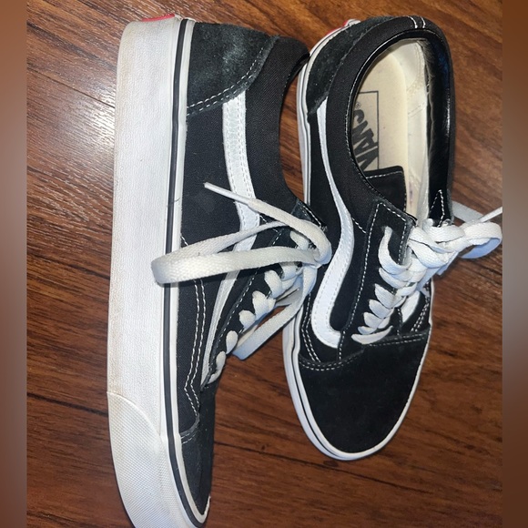 Black and white vans! - Picture 2 of 3